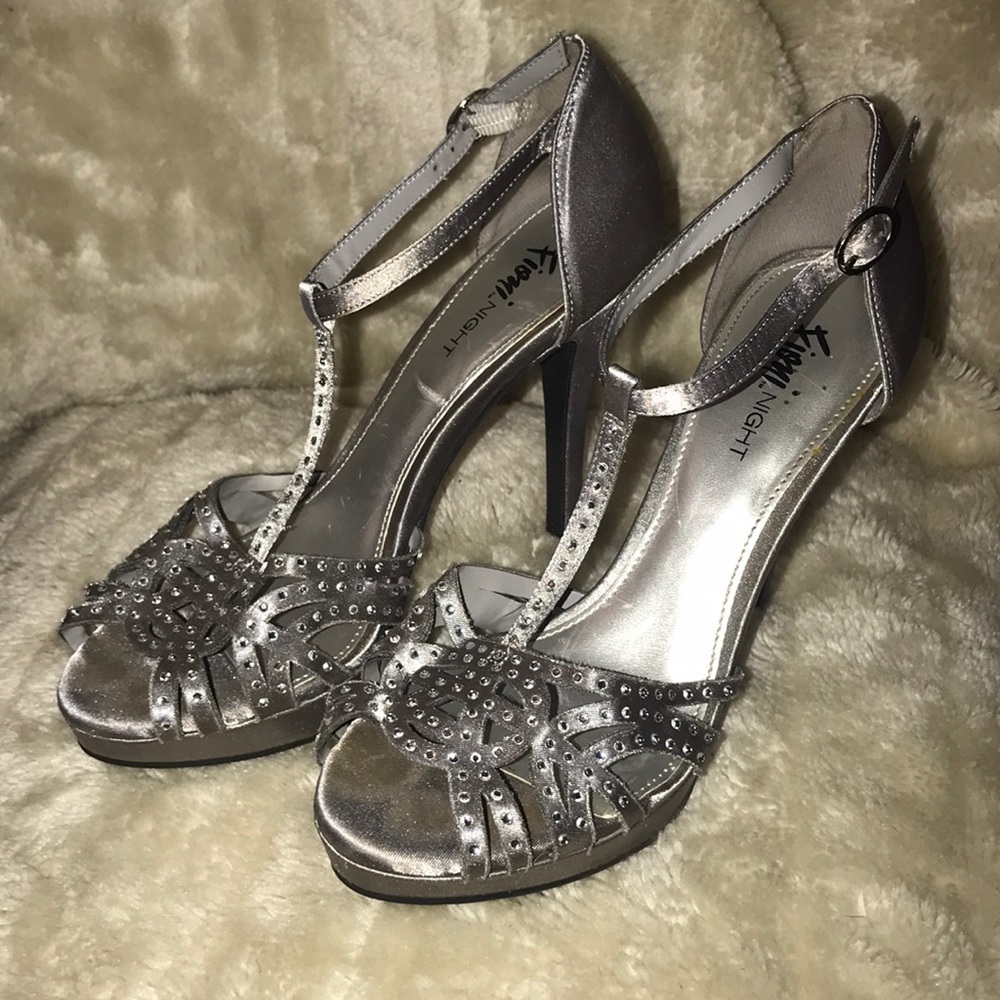 Woman’s Fioni Night dress shoe 6 1/2